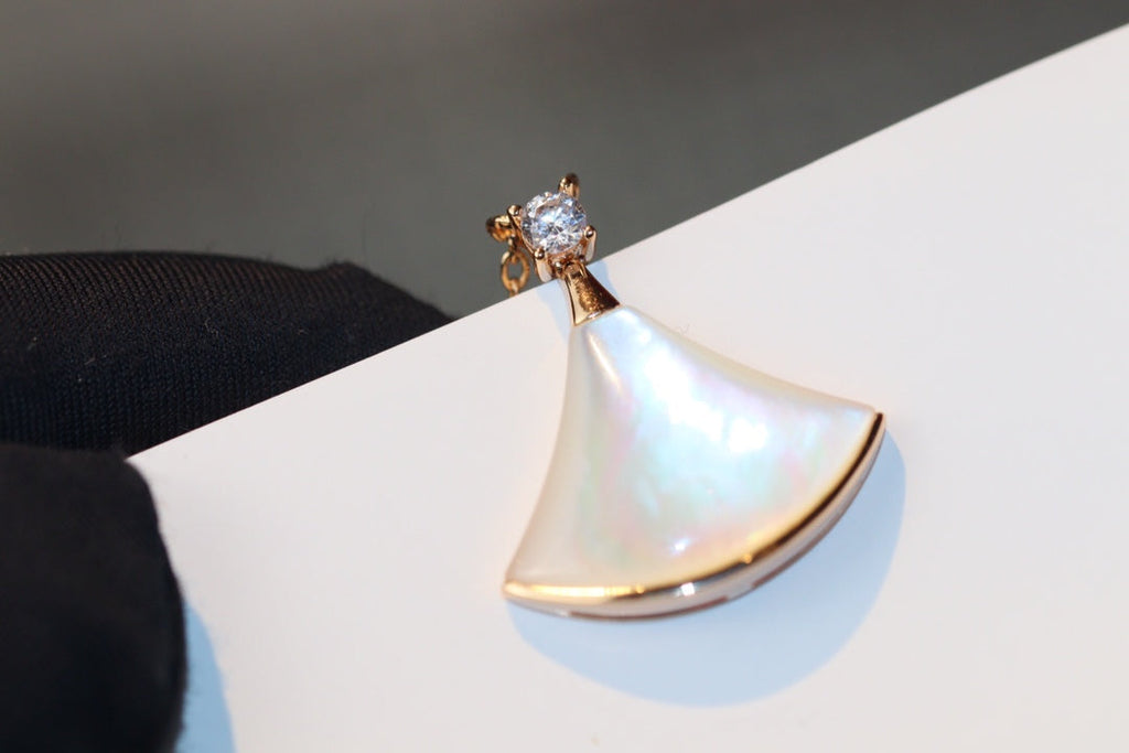 Bvlgari Dream Necklace White MOP Pink Gold 1 Cubic Zirconia